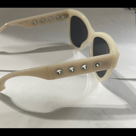 Sunglasses with smoked lens - Picture 3 of 4